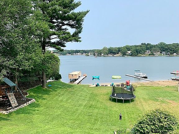 2nd image of 432 W Crooked Lake Dr