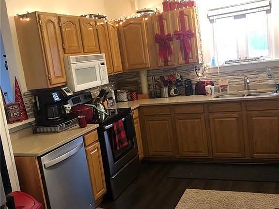 4th image of 115 Potter Ave