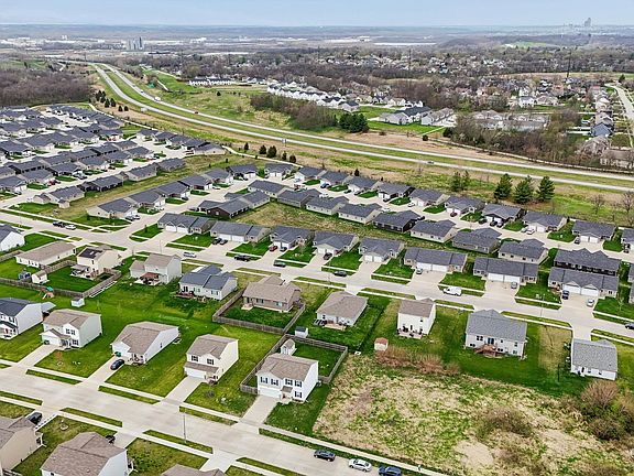 4th image of 360 Hillside Dr
