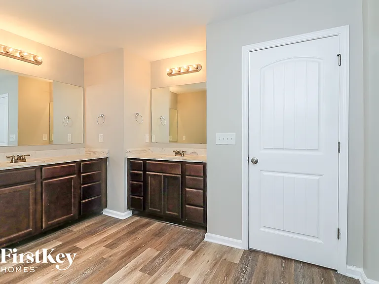 195 Parkcrest Xing — Photo 13