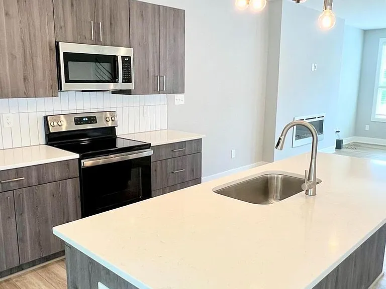 420 Breezewood Dr #224 — Photo 3