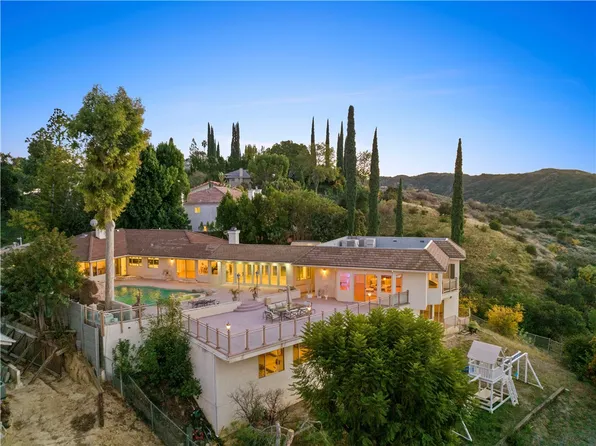 4651 Ellenita Ave, Tarzana, CA 91356