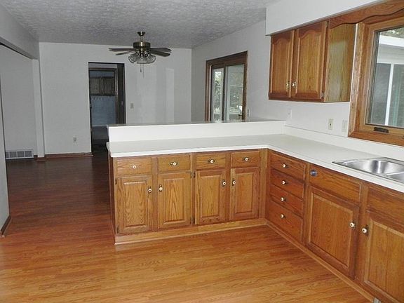 5th image of 2424 Park Pl