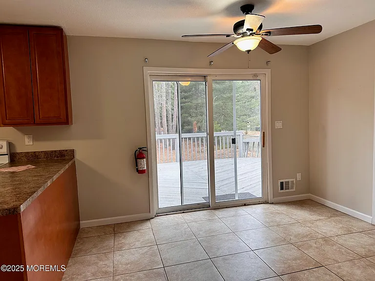 702 Cassville Rd — Photo 16
