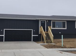 2600 N Bent Grass Ct, Sioux Falls, SD 57107