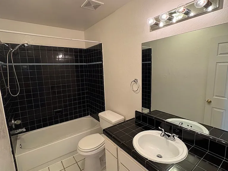 391 Trinity Ct — Photo 7