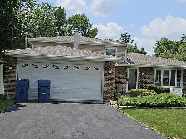 700 Cottonwood Dr, Dyer, IN 46311
