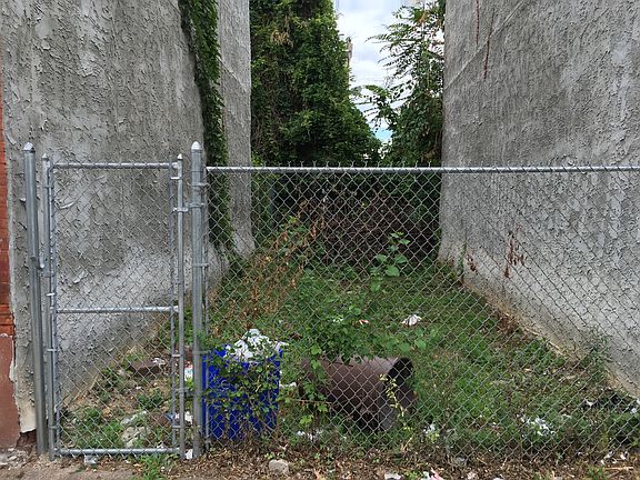 4th image of 1121 W Oakdale St