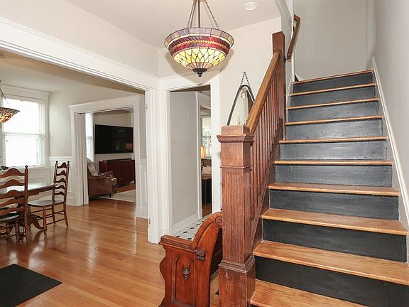 5th image of 2857 Minto Ave