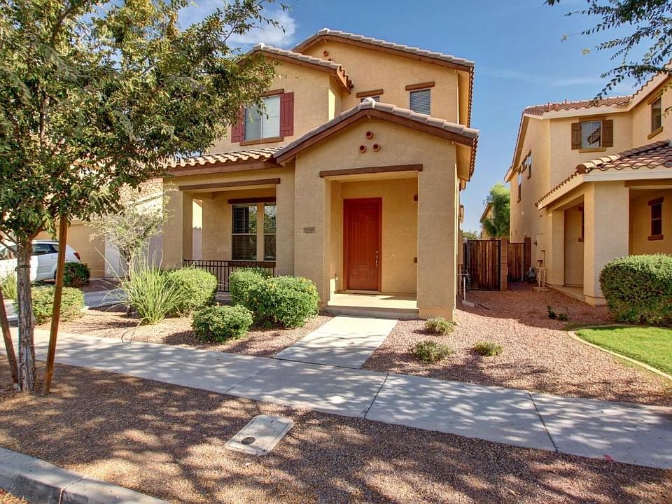 Martingale Front Sidewalk View