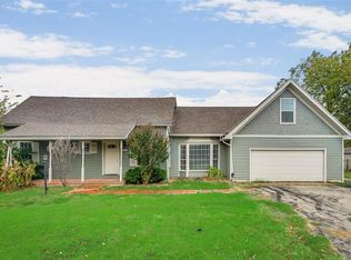 207 E Shelton St, Alvarado, TX 76009