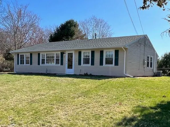 27 Meeting House Lane, Ledyard, CT 06339