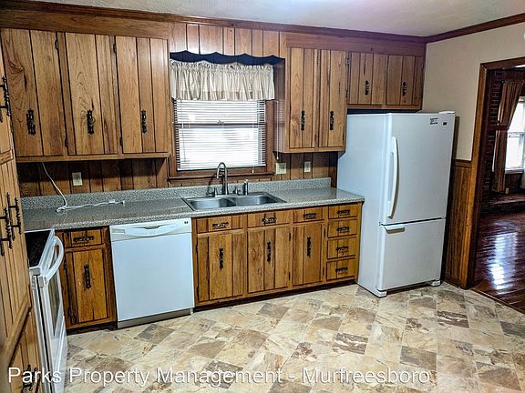 3rd image of 2418 Hillmont Dr