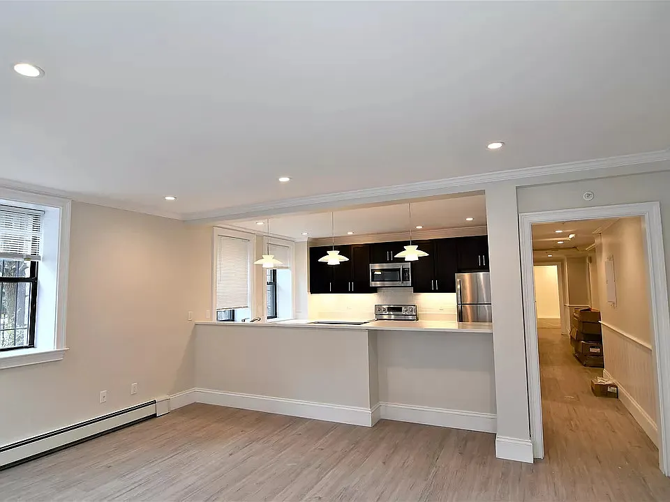 2 bed, 800 sqft, $2,850 — Photo 2