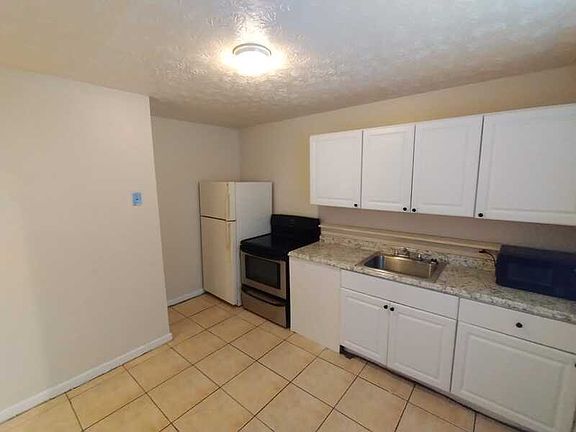 5th image of 5226 Lexington Ave #1
