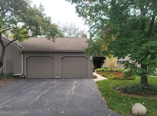 1305 Oak Hill Rd, Barrington, IL 60010