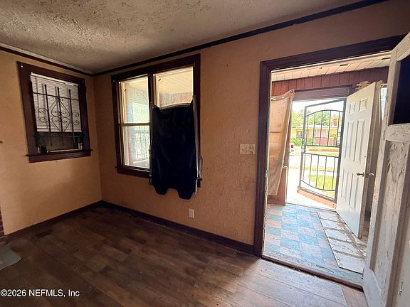 2nd image of 1459 W 15TH Street