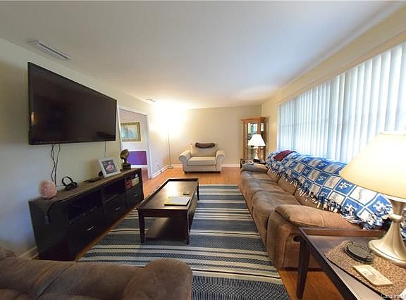 3rd image of 7114 Preston Ct