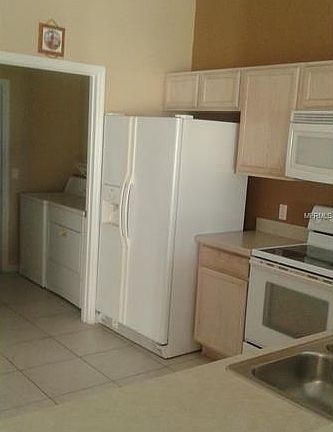 5th image of 132 Thornbury Dr