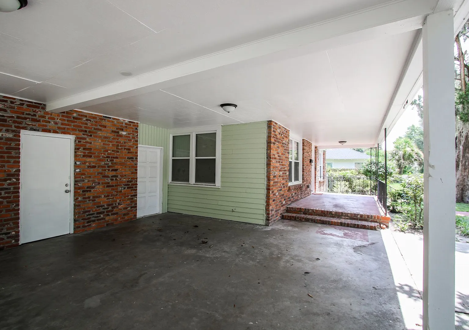 Spacious 4 Bedroom, 2.5 Bath Home in Savannah, GA — Photo 3