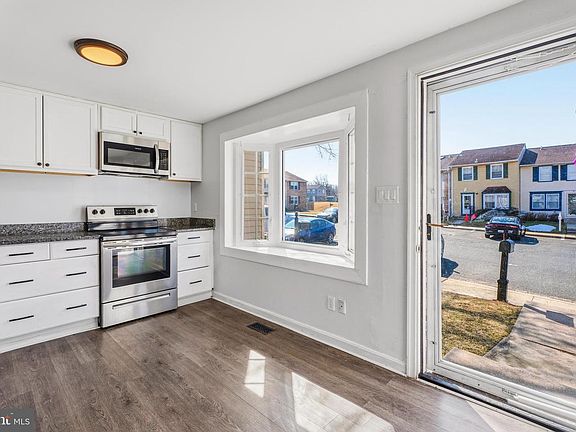 5th image of 8 Bardia Ct