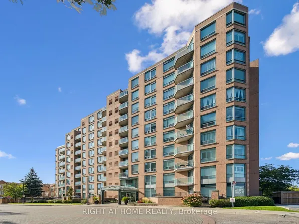 190 Manitoba St #304, Toronto, ON M8Y 3Y8