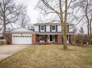 23522 Wesley Dr, Farmington, MI 48335