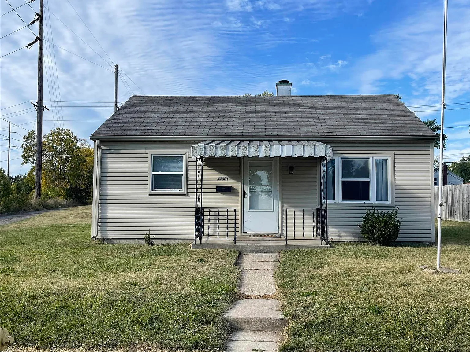 2 bed, 1.0 bath, 725 sqft, $975 — Photo 2