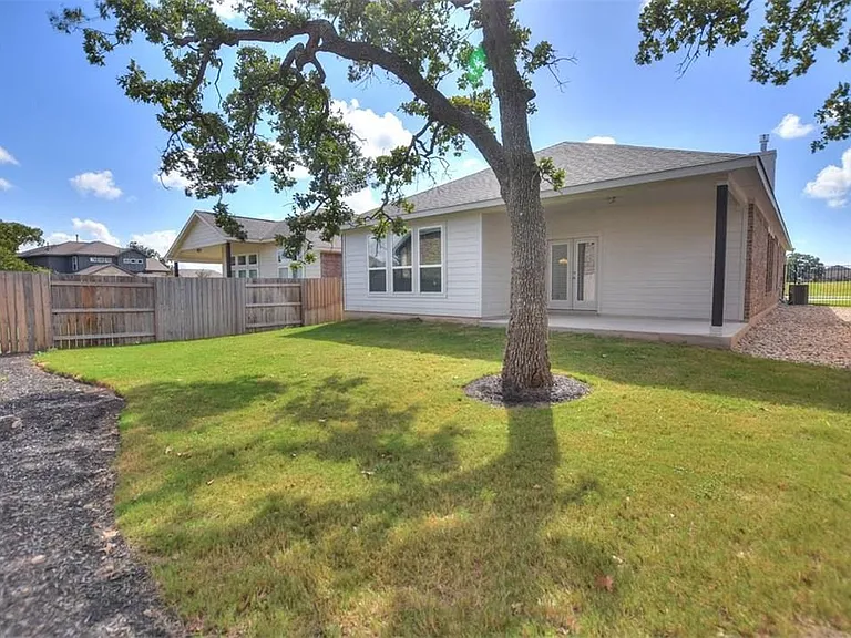 704 Bonnet Blvd — Photo 32