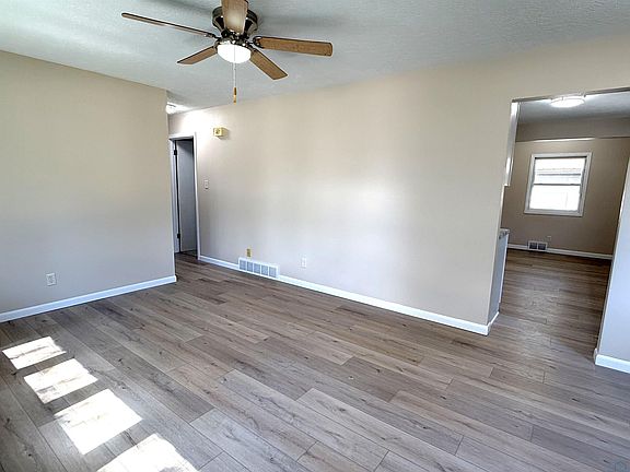 3rd image of 1117 Pacquette Ave
