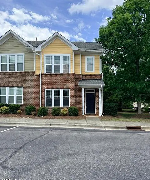806 Carpenter Glenn Dr — Photo 1