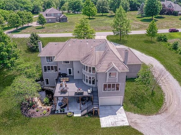 4th image of 17960 Windsor Dr
