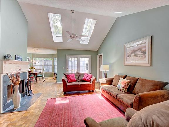 5th image of 124 Grand Oaks Ln