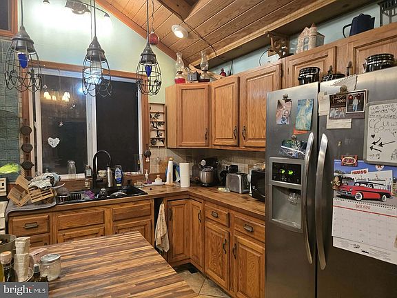4th image of 446 Spring Dr