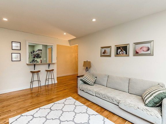 3rd image of 3925 51st St APT 2D