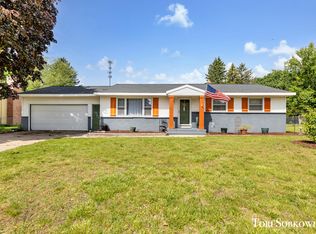 7095 Westwood Dr, Jenison, MI 49428