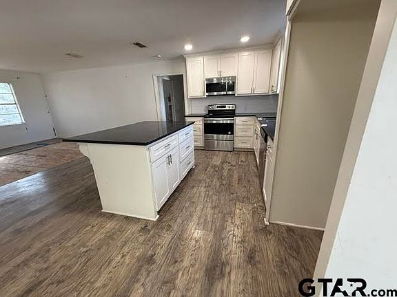 4th image of 207 S Sun Camp Rd