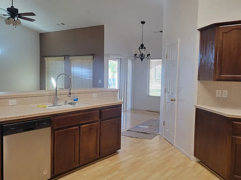 1160 Evergreen Ave — Photo 4