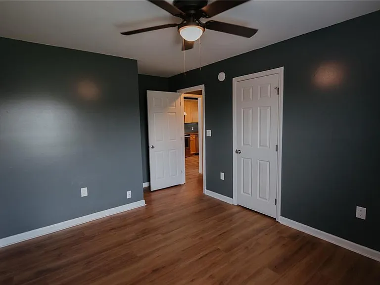 464 Park Lake Dr — Photo 4