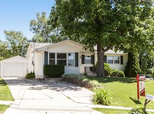 1669 20th St NW, Cedar Rapids, IA 52405