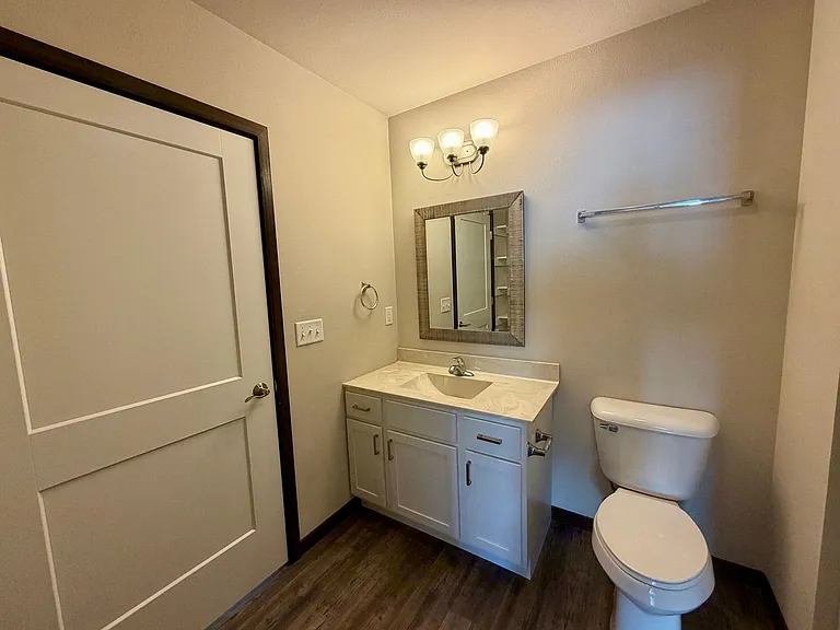 1114-1116 W Thomas St — Photo 12