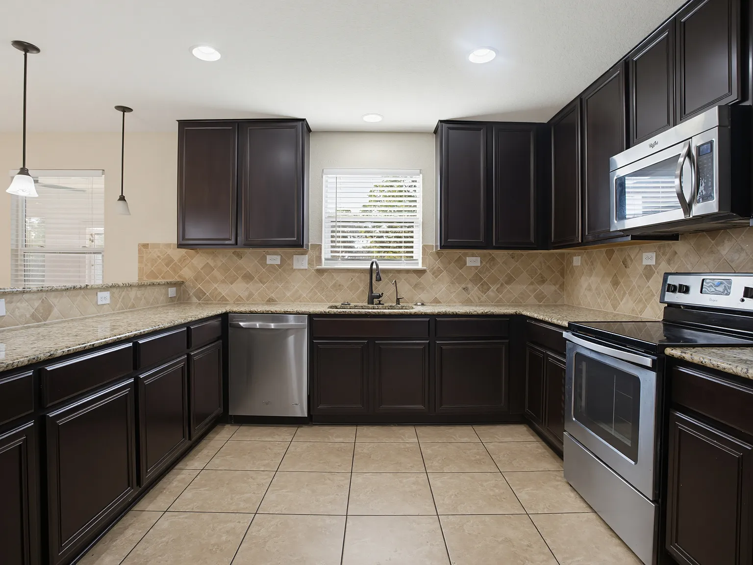3 bed, 2.5 bath, 2197 sqft, $1,900 — Photo 4