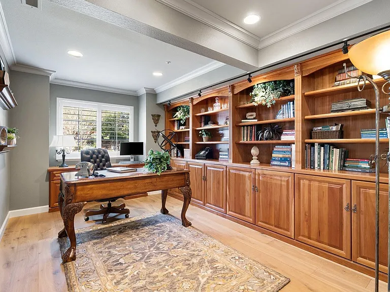 448 Silverwood Dr — Photo 34