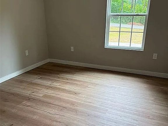 5th image of 122 Lisa Dr