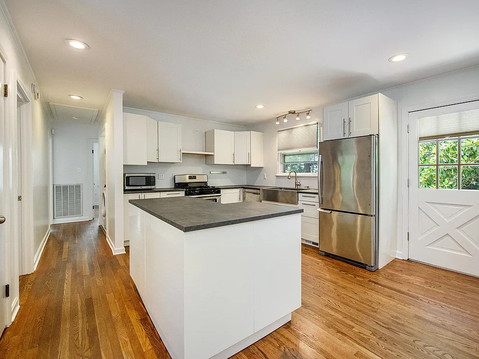 2727 Martha Dr