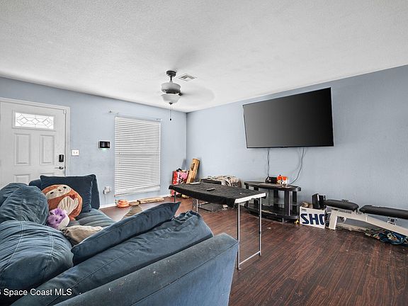 2nd image of 790 Bianca Dr NE