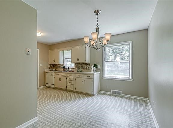 5th image of 5625 W 81st St