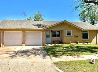 445 W Forest Dr, Mustang, OK 73064