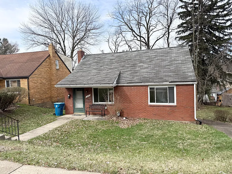 512 Macfarlane Dr — Photo 1