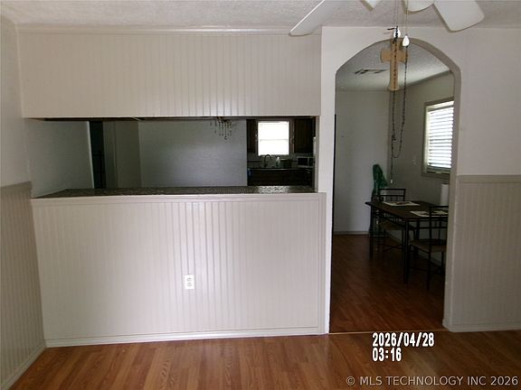 3rd image of 721 S Hickory Ave
